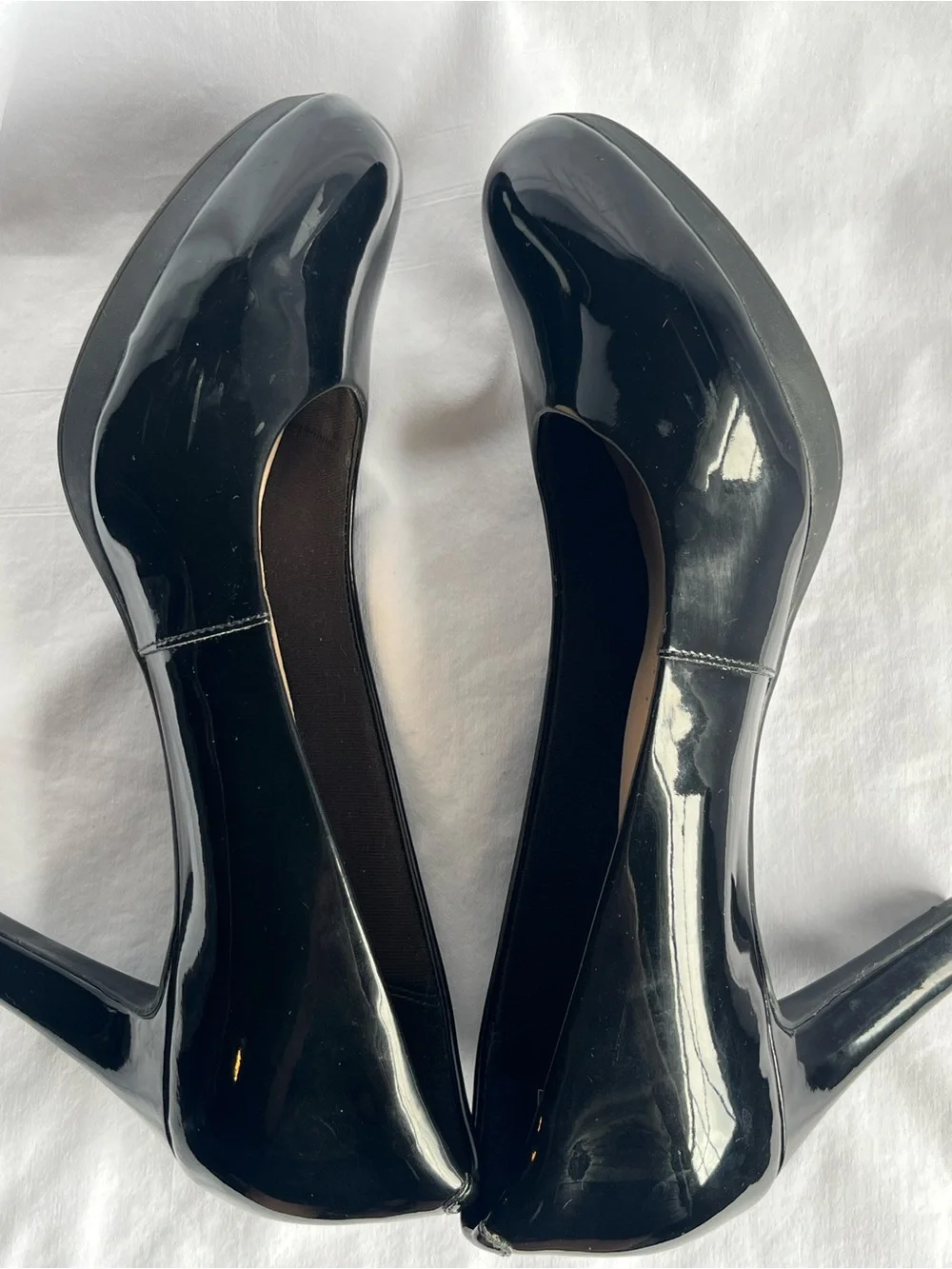 Clarks Black Patent Round-Toe Heel Pumps